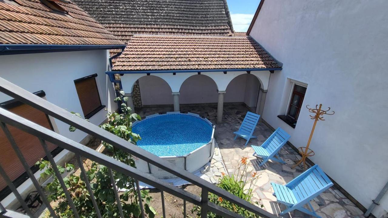 Naturalni Vinarstvi Tomas Krizek, Penzion Dvorek Dolní Dunajovice Exterior photo