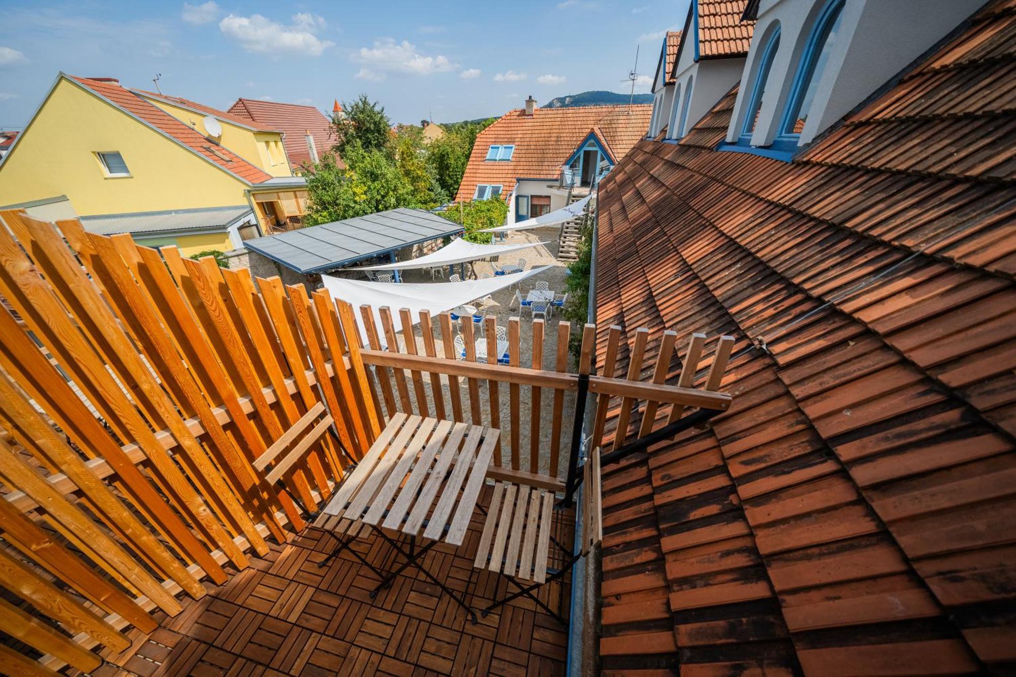 Naturalni Vinarstvi Tomas Krizek, Penzion Dvorek Dolní Dunajovice Exterior photo