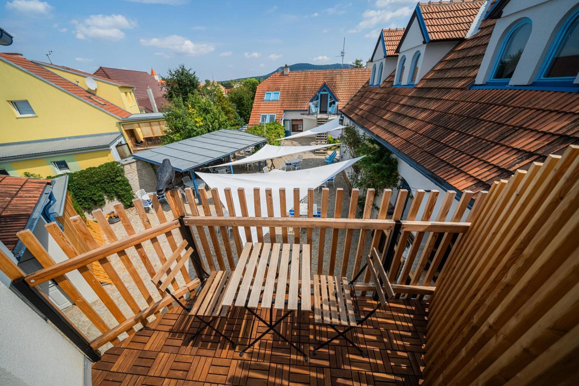 Naturalni Vinarstvi Tomas Krizek, Penzion Dvorek Dolní Dunajovice Exterior photo